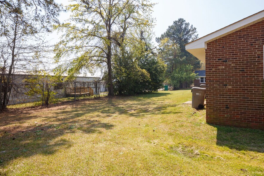 More Photos Of 1043-1053 Rulnick St, Fayetteville Apartments For Sale