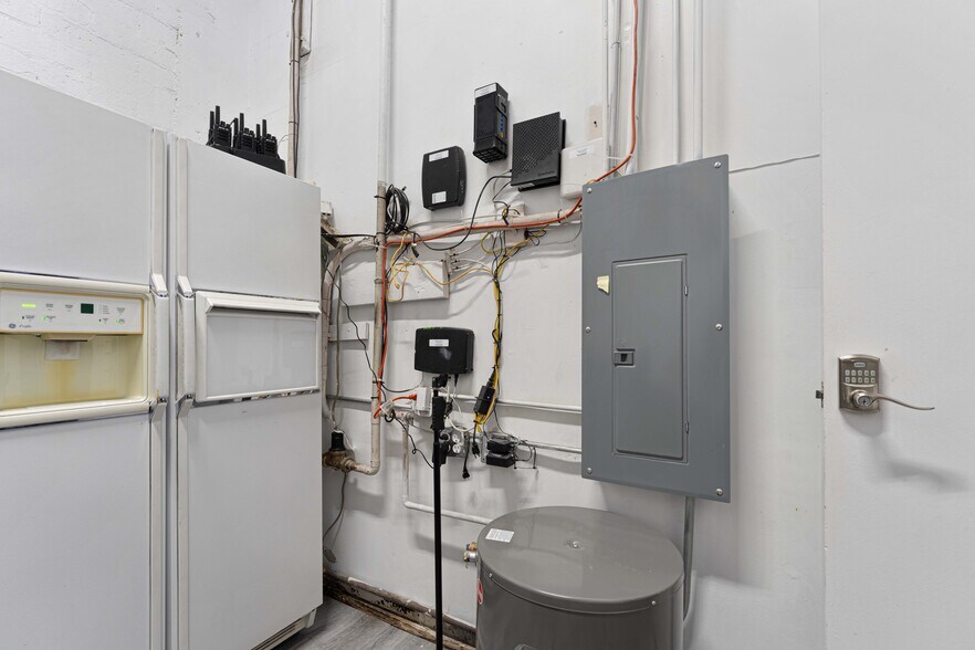 More Photos Of 6265 Van Nuys Blvd, Van Nuys Storefront For Sale