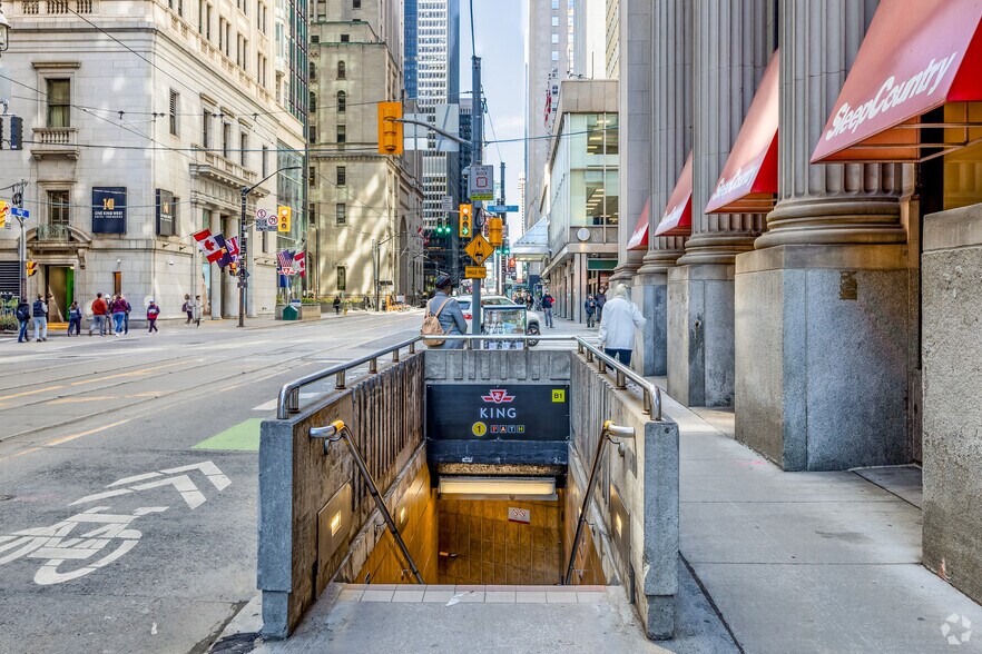 More Photos Of 18 King St E, Toronto Office For Lease