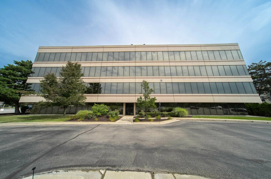 More Photos Of 17187 N Laurel Park Dr, Livonia Office For Lease