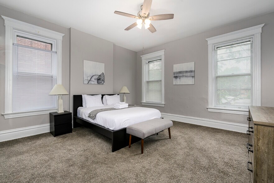 More Photos Of 4374-4382 W Pine Blvd, Saint Louis Office For Sale