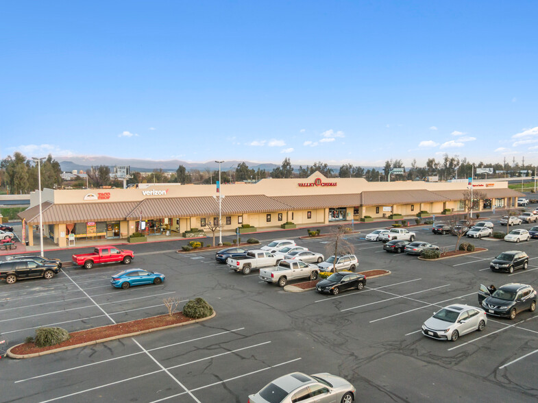 More Photos Of 1699-1981 State Highway 273, Anderson Supermarket For Sale