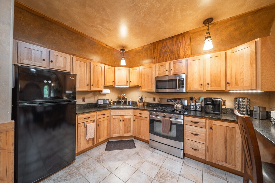 More Photos Of 295 Panthers Den Rd, Makanda Hotel For Sale