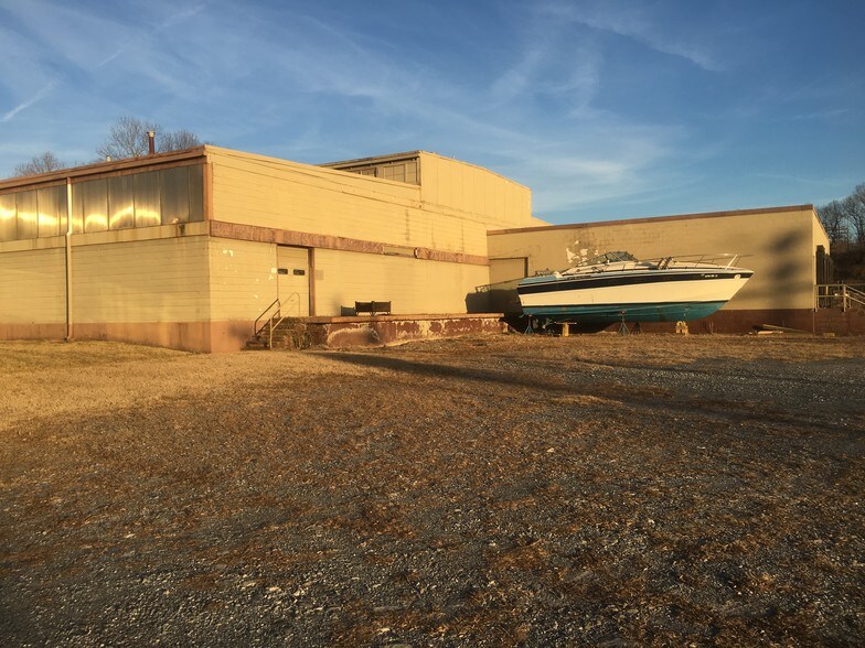 More Photos Of 2800-2822 Carroll Ave, Lynchburg Warehouse For Lease