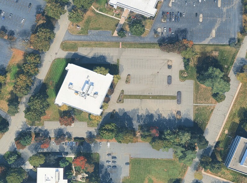More Photos Of 3 Century Dr, Parsippany Warehouse For Lease