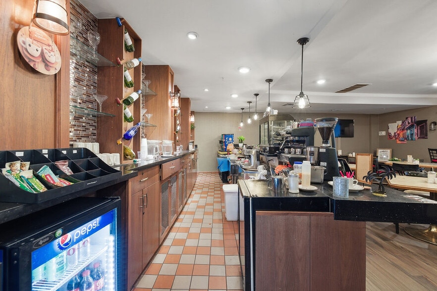 More Photos Of 2900 N San Fernando Blvd, Burbank Hotel For Lease