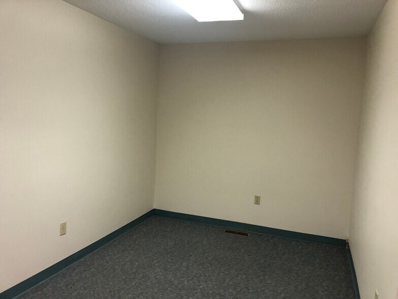 More Photos Of 1057 Poquonnock Rd, Groton Office For Lease