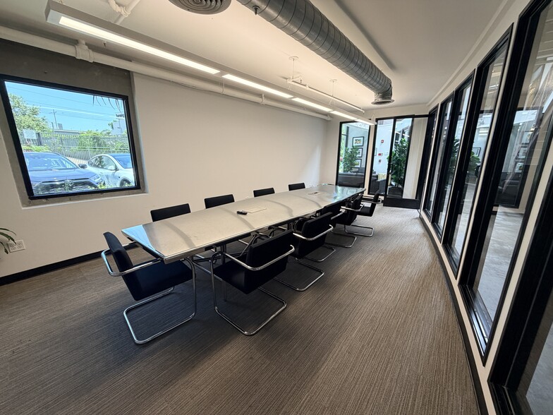 More Photos Of 3975 Landmark St, Culver City Warehouse For Lease
