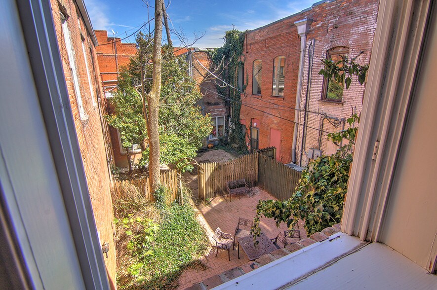 More Photos Of 103 E Virginia St, McKinney Storefront Retail Office For Lease