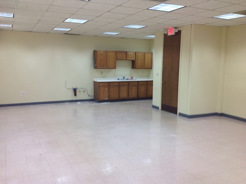 More Photos Of 527 Colman Center Dr, Rockford Office For Lease