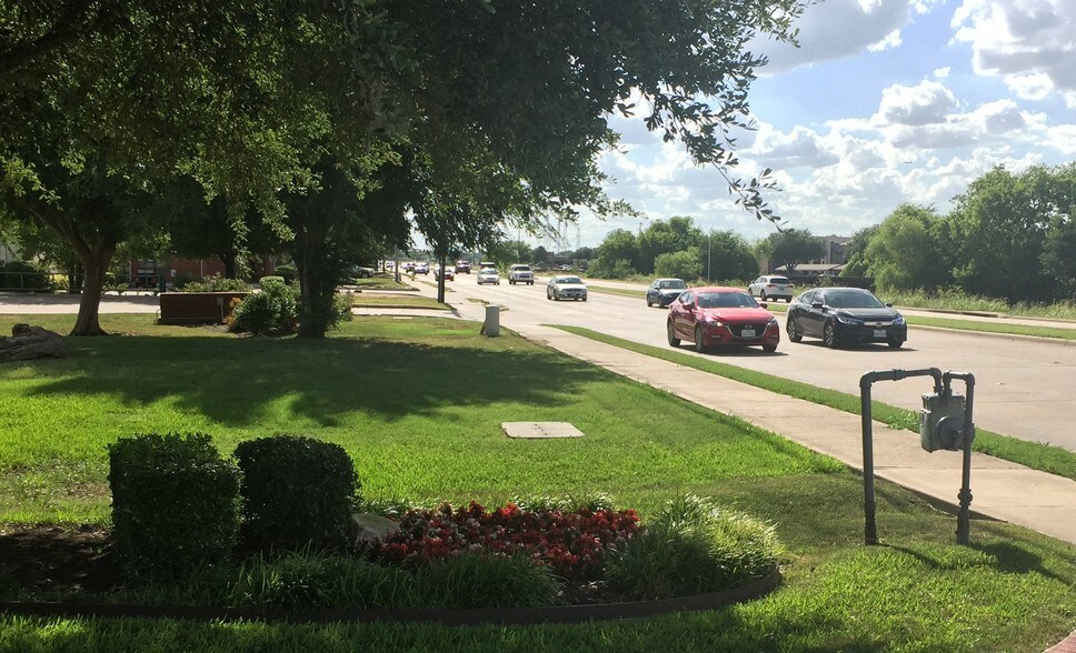 More Photos Of 1707 E Beltline Rd, Coppell Medical For Sale