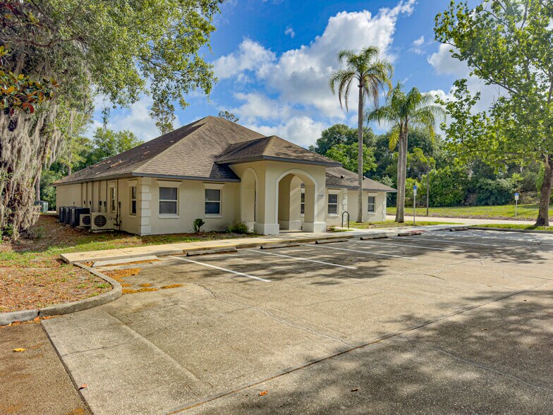 More Photos Of 4300 Garden St, Titusville Medical For Lease