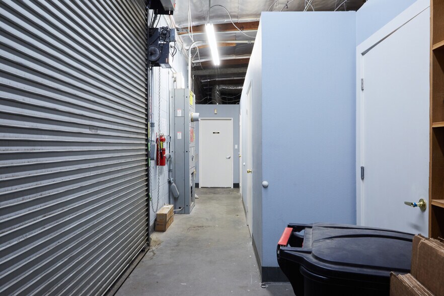 More Photos Of 9171 Gazette Ave, Chatsworth Manufacturing For Sale