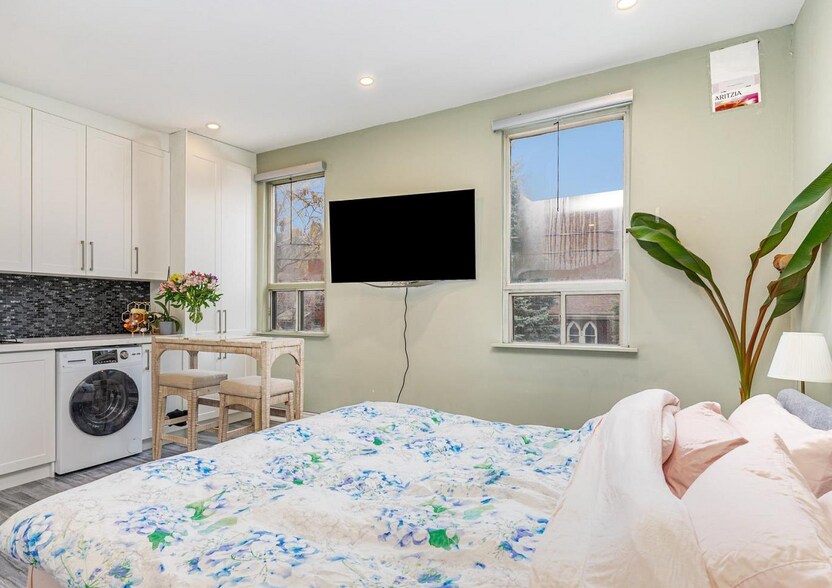 More Photos Of 74 Lippincott St, Toronto Storefront Retail Residential For Sale