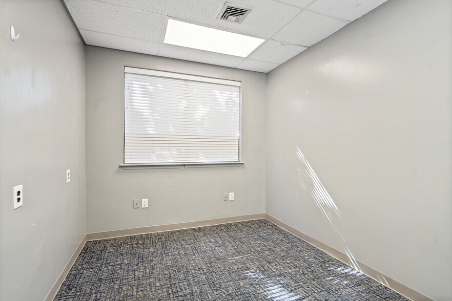 More Photos Of 510 Montauk Hwy, West Islip Office For Lease