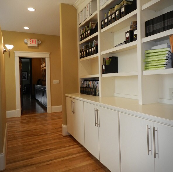 More Photos Of 206 Bridge St, Franklin Office For Lease