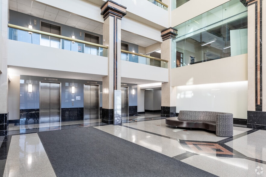 More Photos Of 600 Broadway Blvd, Kansas City Office For Lease