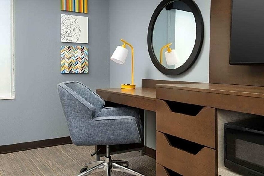 More Photos Of 109 N State Ave, Warroad Hotel For Sale