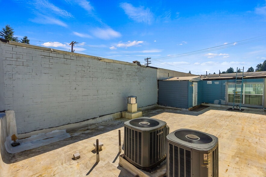 More Photos Of 202 NE 1st, Winlock Storefront Retail Office For Sale