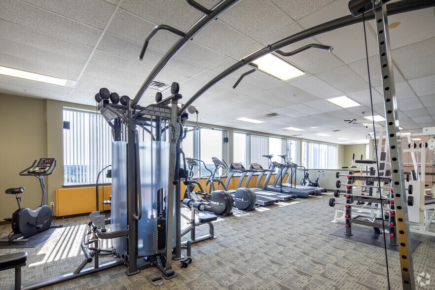 More Photos Of 1270 Central Pky, Mississauga Unknown For Lease