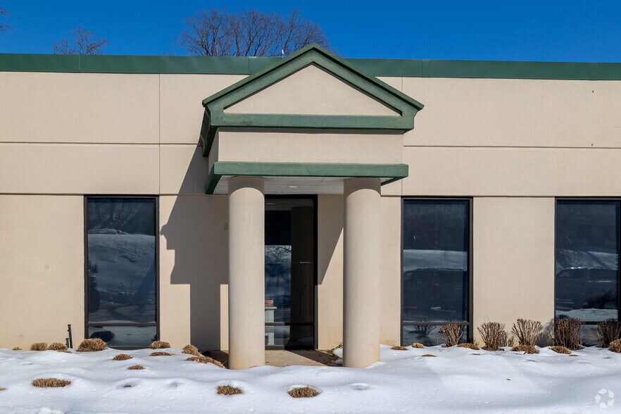 More Photos Of 1000-1018 Cromwell Bridge Rd, Towson Office For Lease