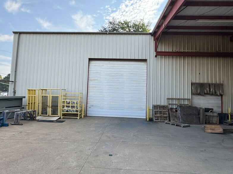 More Photos Of 1601 N Frisco St, Henderson Warehouse For Sale