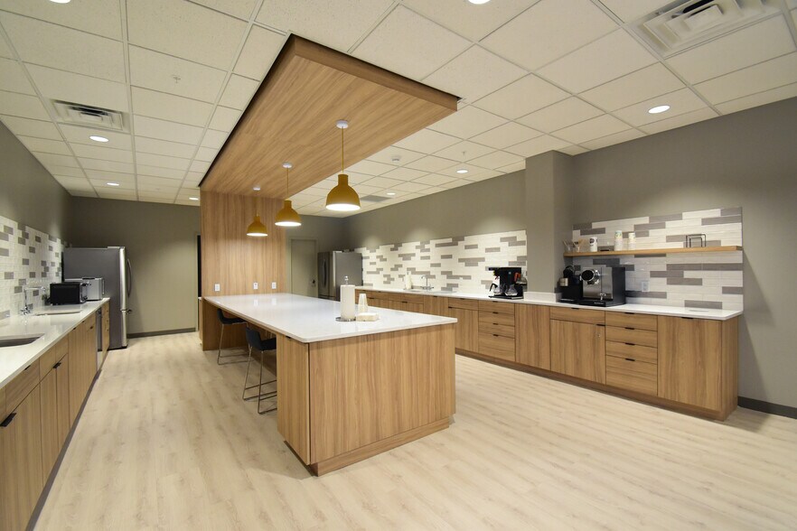 More Photos Of 6467 Main St, Williamsville Office For Sale