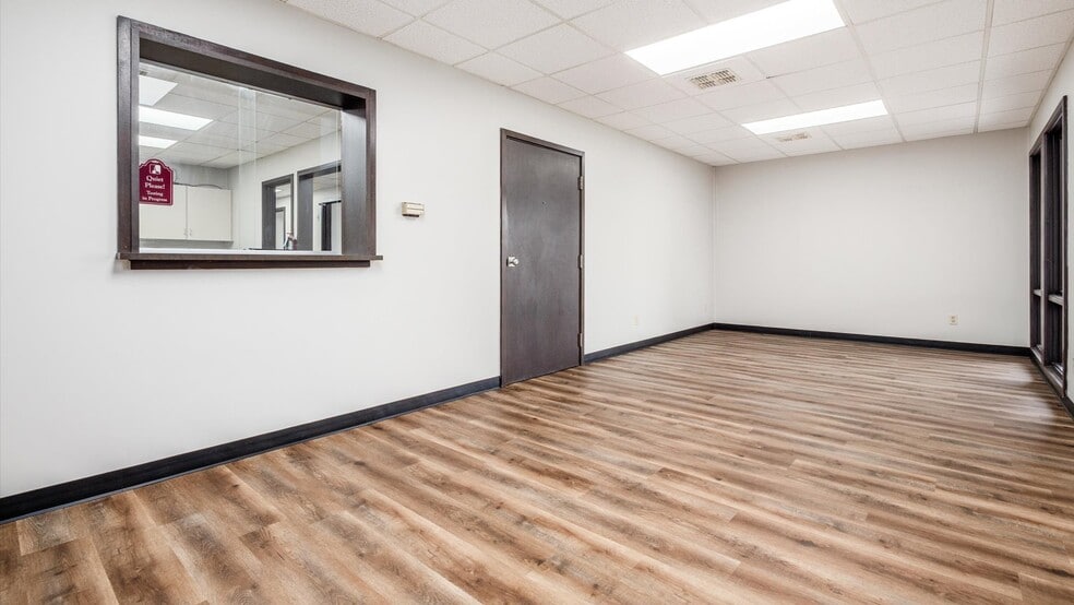 More Photos Of 830 Bethesda Dr, Zanesville Medical For Sale