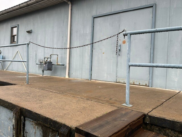 More Photos Of 100 E 8th St, Milton Freestanding For Lease