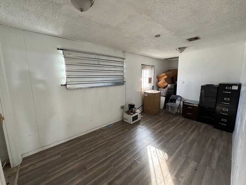 More Photos Of 370-390 S I St, San Bernardino Warehouse For Lease