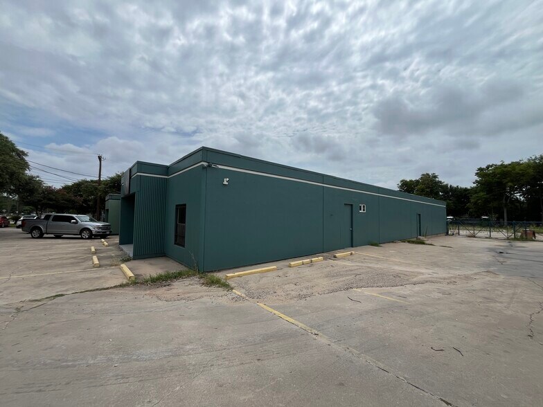 More Photos Of 513 Thompson Ln, Austin Flex For Lease