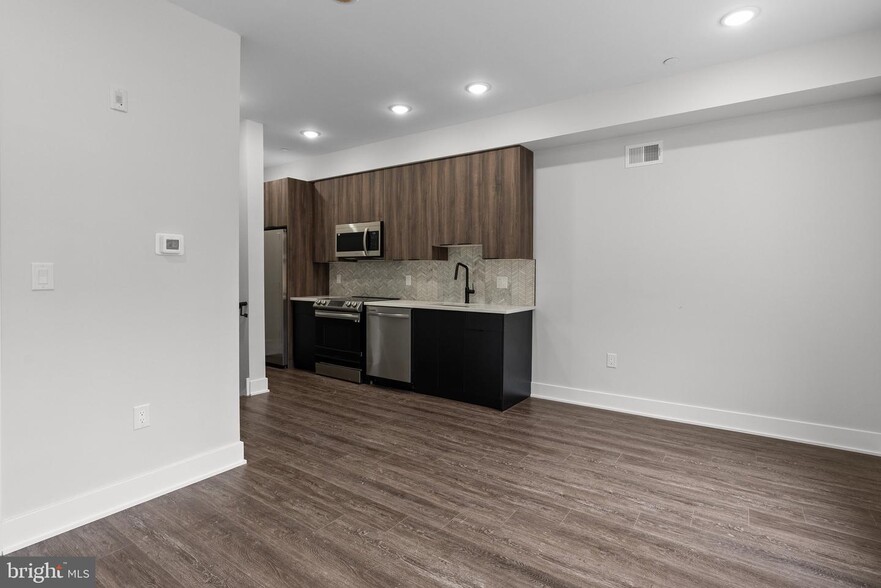 More Photos Of 2146 N Front St, Philadelphia Multifamily For Sale