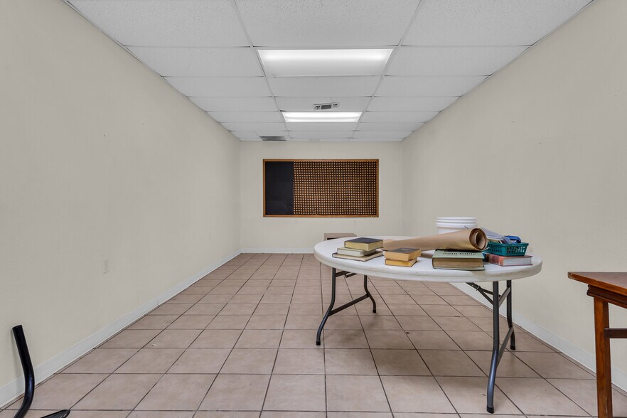 More Photos Of 727 4th St, Healdton Specialty For Sale