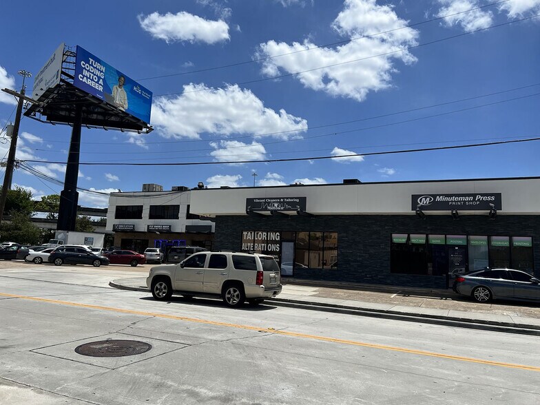 More Photos Of 2117 Chenevert St, Houston Freestanding For Lease
