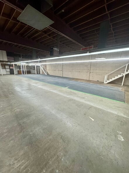 More Photos Of 3226 Franklin Ave, Riverside Manufacturing For Sale