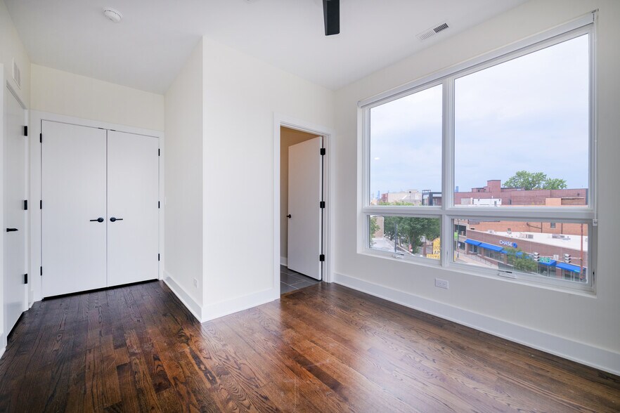 More Photos Of 3001 N Southport Ave, Chicago Apartments For Lease