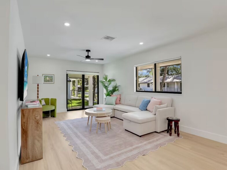 More Photos Of 2600 Lakeview Dr, Naples Apartments For Sale