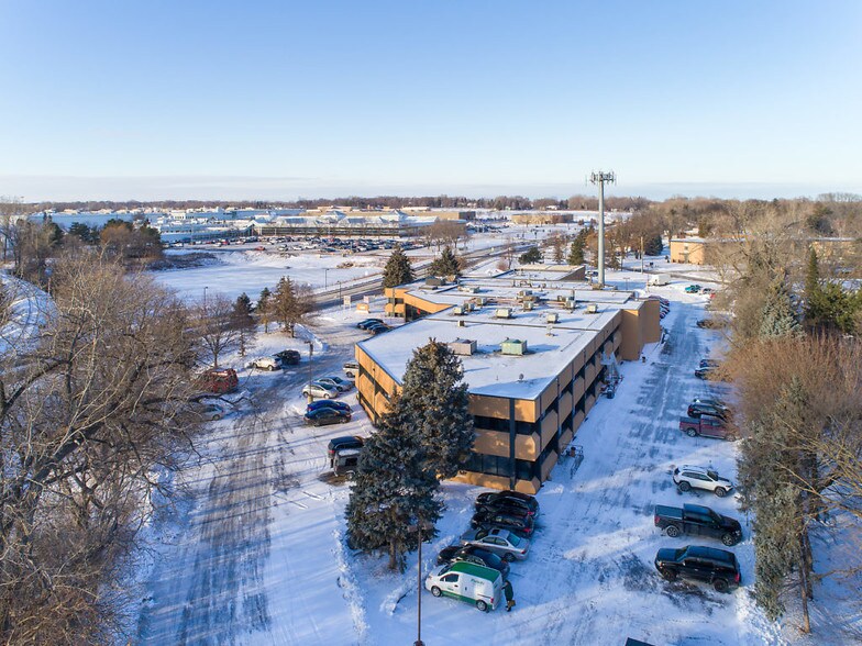 More Photos Of 1710 Douglas Dr N, Golden Valley Flex For Sale