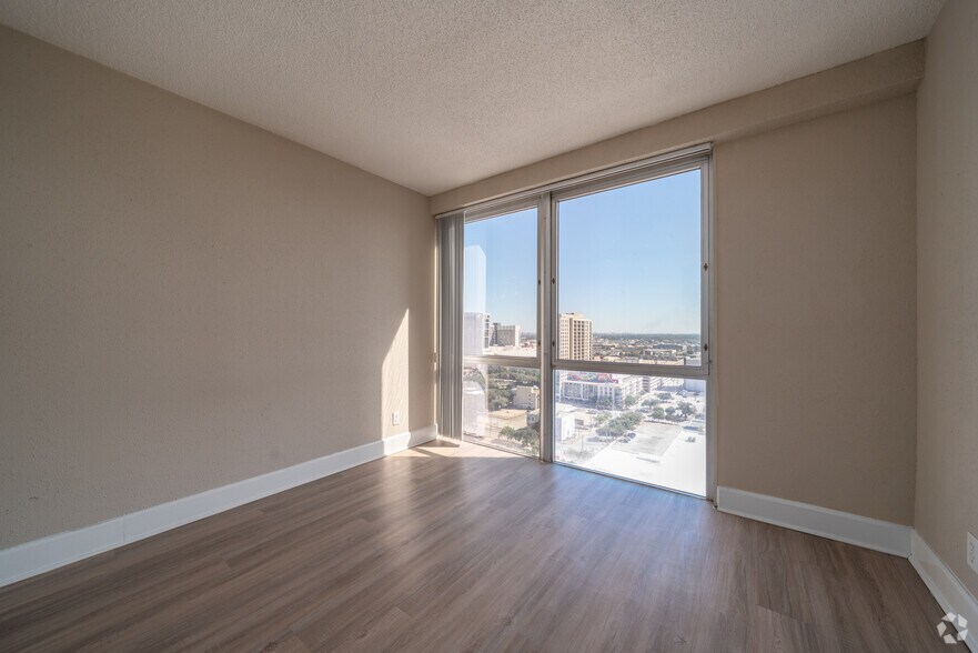 More Photos Of 1617 Fannin St, Houston Multifamily For Sale