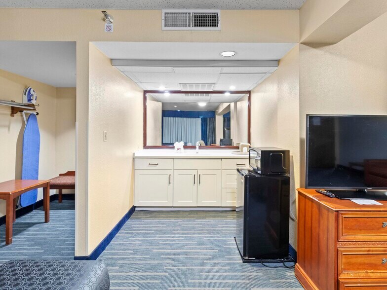 More Photos Of 850 S Bluff St, Saint George Hotel For Sale