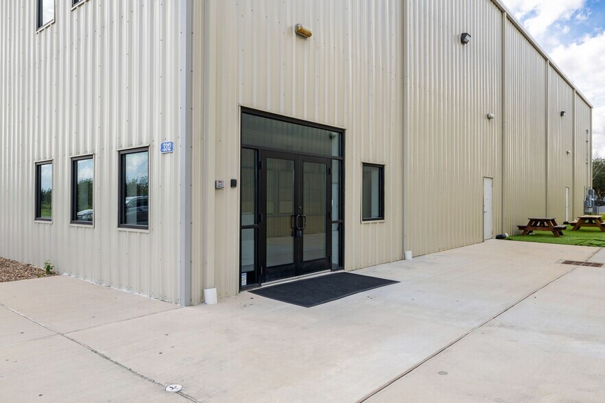More Photos Of 3312 Schlipf Rd, Katy Sports And Entertainment For Lease