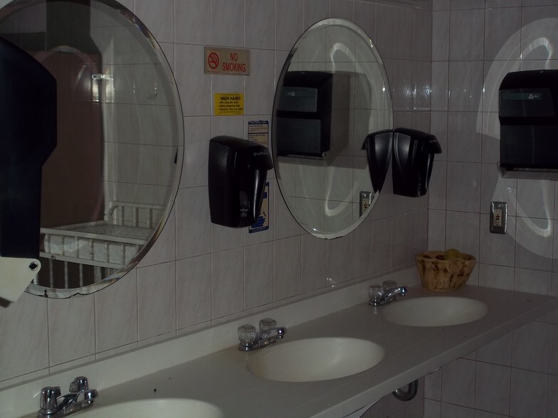 More Photos Of 708-720 Parksville Rd, Parksville Restaurant For Sale