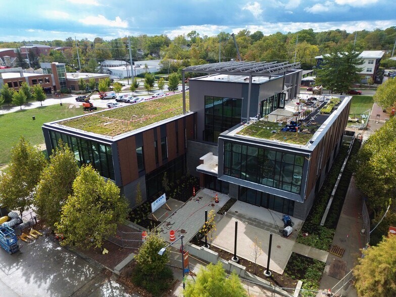 More Photos Of 617 Madison St, Bloomington Loft Creative Space For Lease