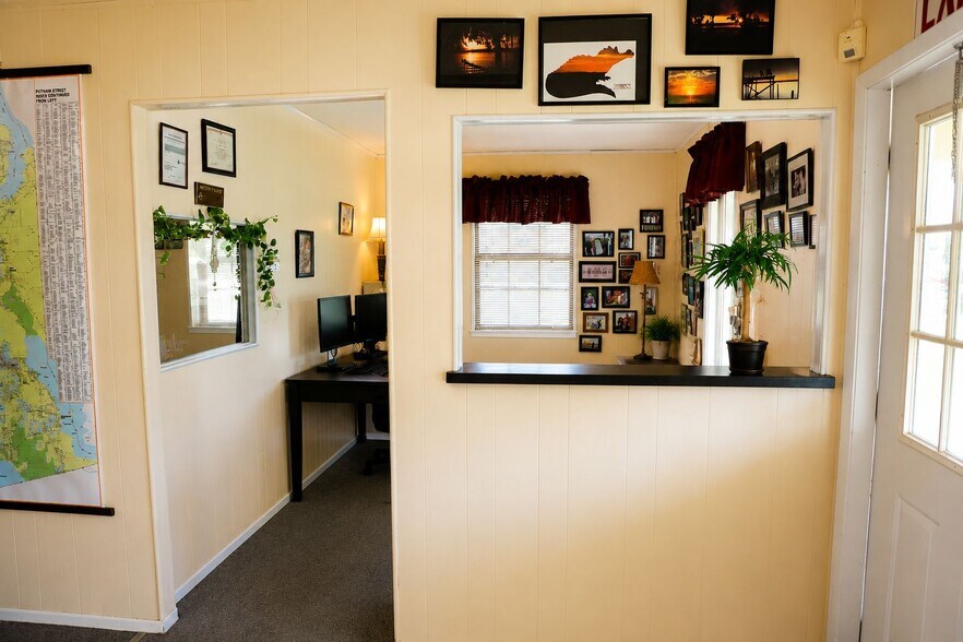 More Photos Of 7230 SE US Highway 301, Hawthorne Office For Sale