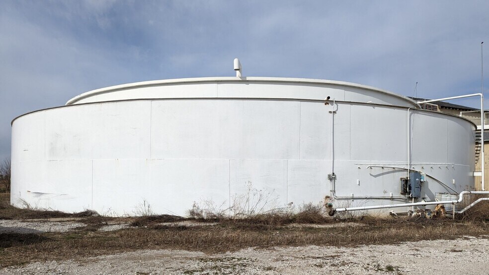 More Photos Of 610 Ross, Danville Manufacturing For Lease