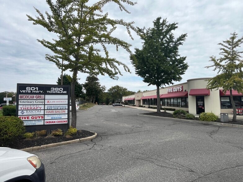 More Photos Of 601 Veterans Memorial Hwy, Hauppauge Storefront For Lease
