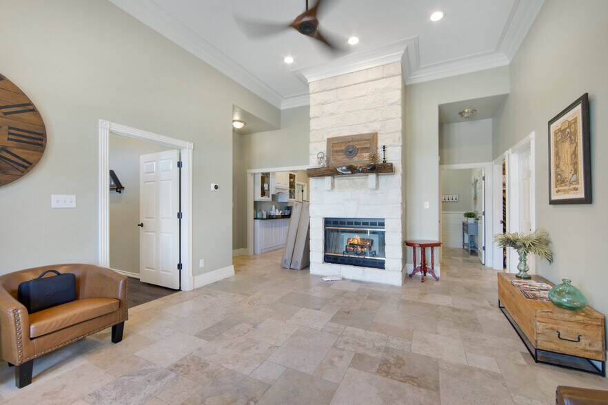 More Photos Of 140 State Highway 19, Huntsville Loft Creative Space For Sale