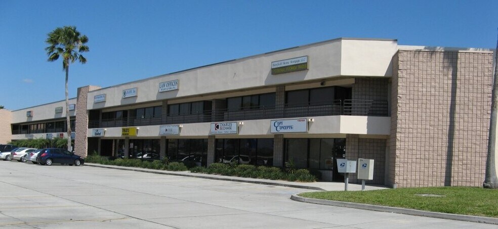 More Photos Of 313-407 Interstate Blvd, Sarasota Office For Lease