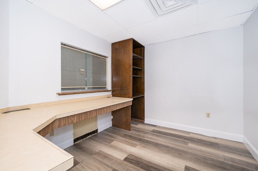 More Photos Of 2025 Flamingo Dr, Bartow Medical For Lease