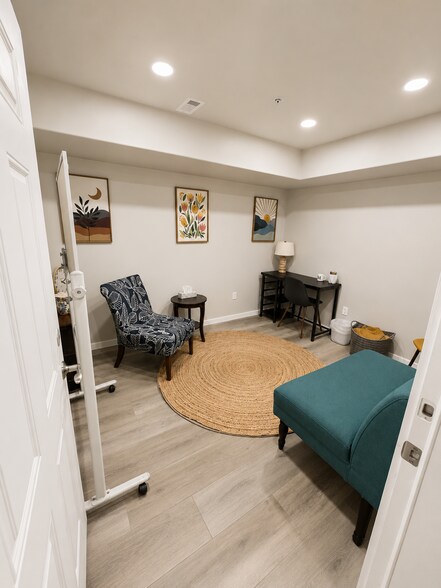 More Photos Of 1950 Keene Rd, Richland Office For Sale